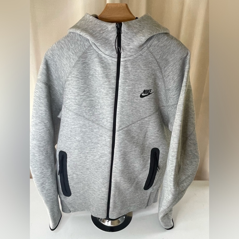 MEN’s Nike Tech Fleece Zipup Hoodie